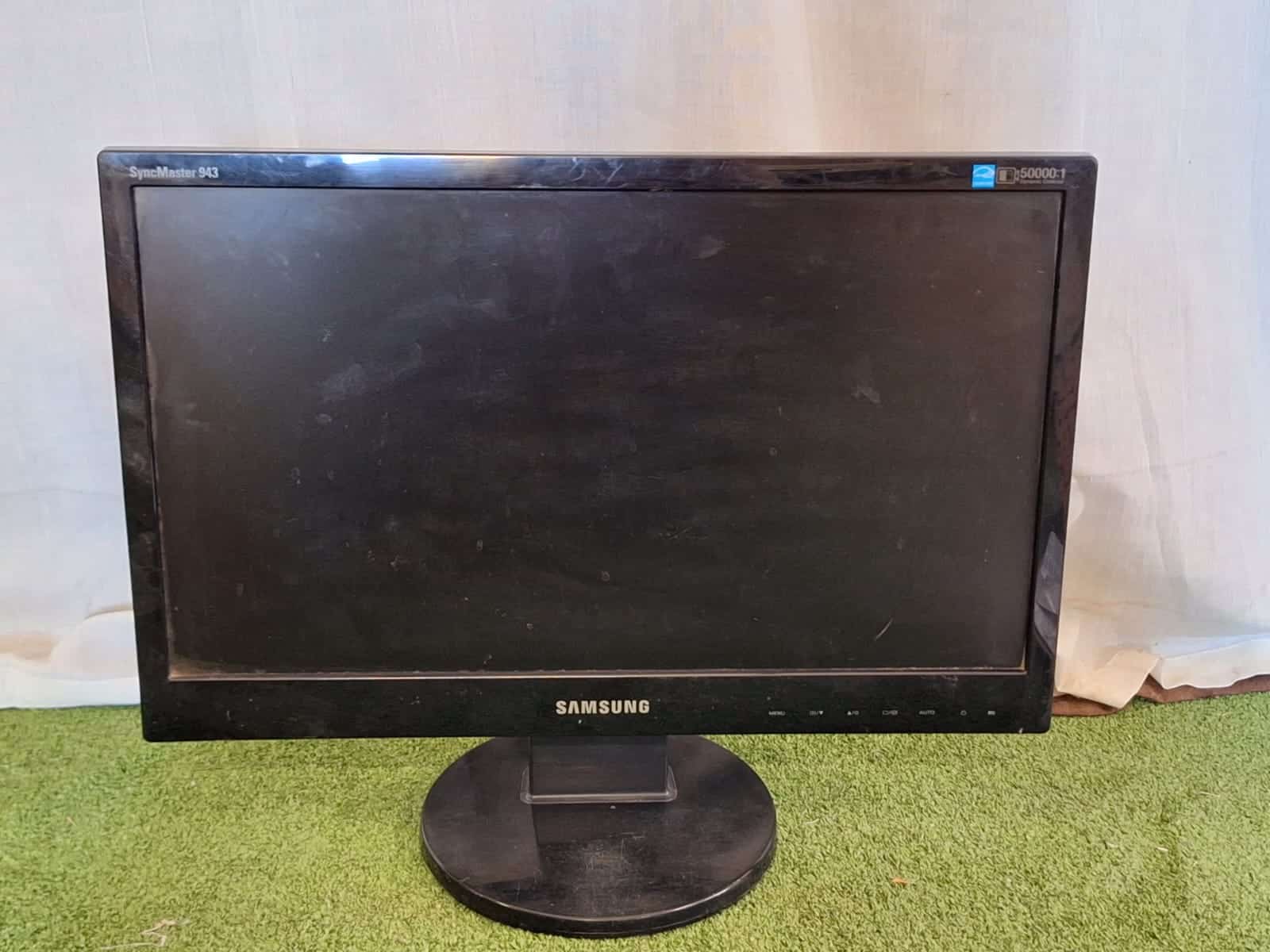 Samun Master SAMSUNG SYNC MASTER 943 COMPUTER SCREEN - Movedit
