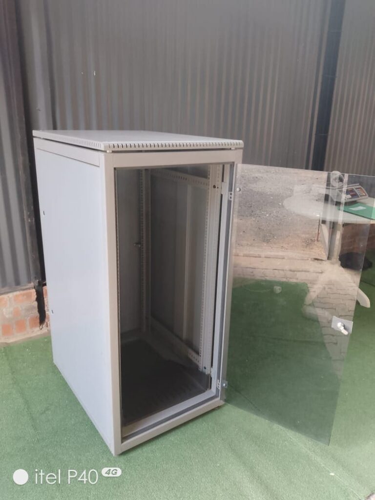 Mh 691 studio box 1.3 m high by 80cm by 60cm RH