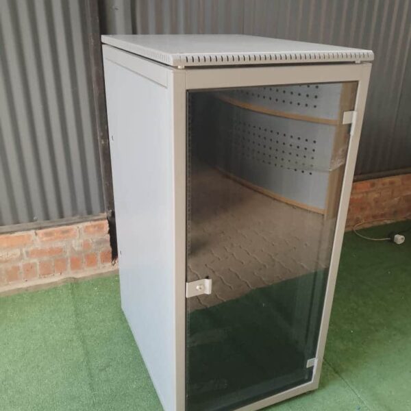 Mh 691.1 studio box 1.3 m high by 80cm by 60cm RH Server Box 1.3 m X 80cm X 60cm