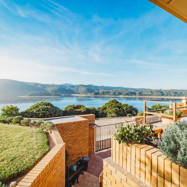 CW9A0011 LUXURY HOME WITH ISLAND LAKE VIEWS — GARDEN ROUTE, SOUTH AFRICA