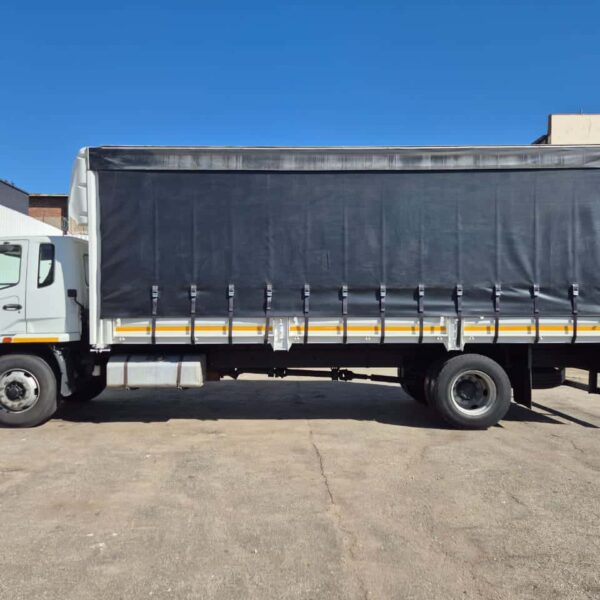 2013 MITSUBISHI FUSO