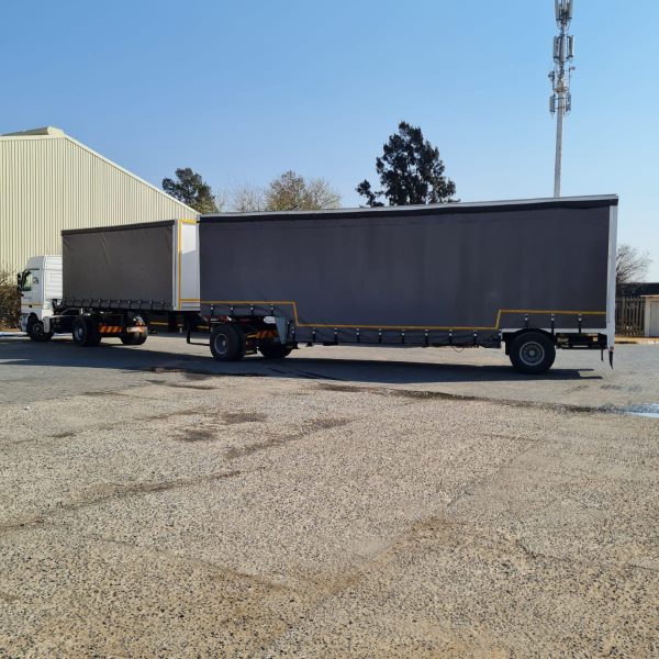 WhatsApp Image 2026-08-18 at 09.42.01 (2) 1995/1983 COMBINATION FURNITURE LINK TRAILER