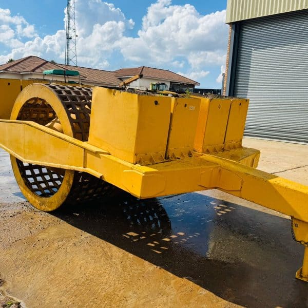 TOW BEHIND GRID ROLLER